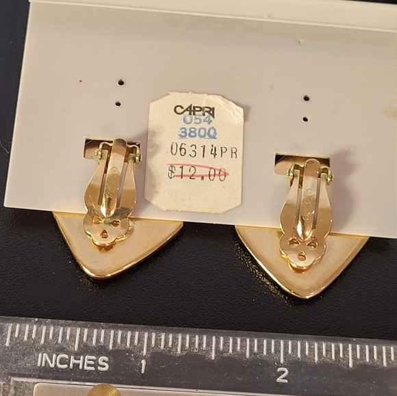 VINTAGE Capri clip-on earrings - Picture 4 of 4